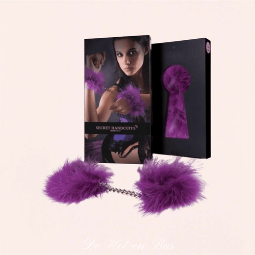 Menottes en fourrure douce et confortable de couleur violet pour vos moments intimes soft bondage.