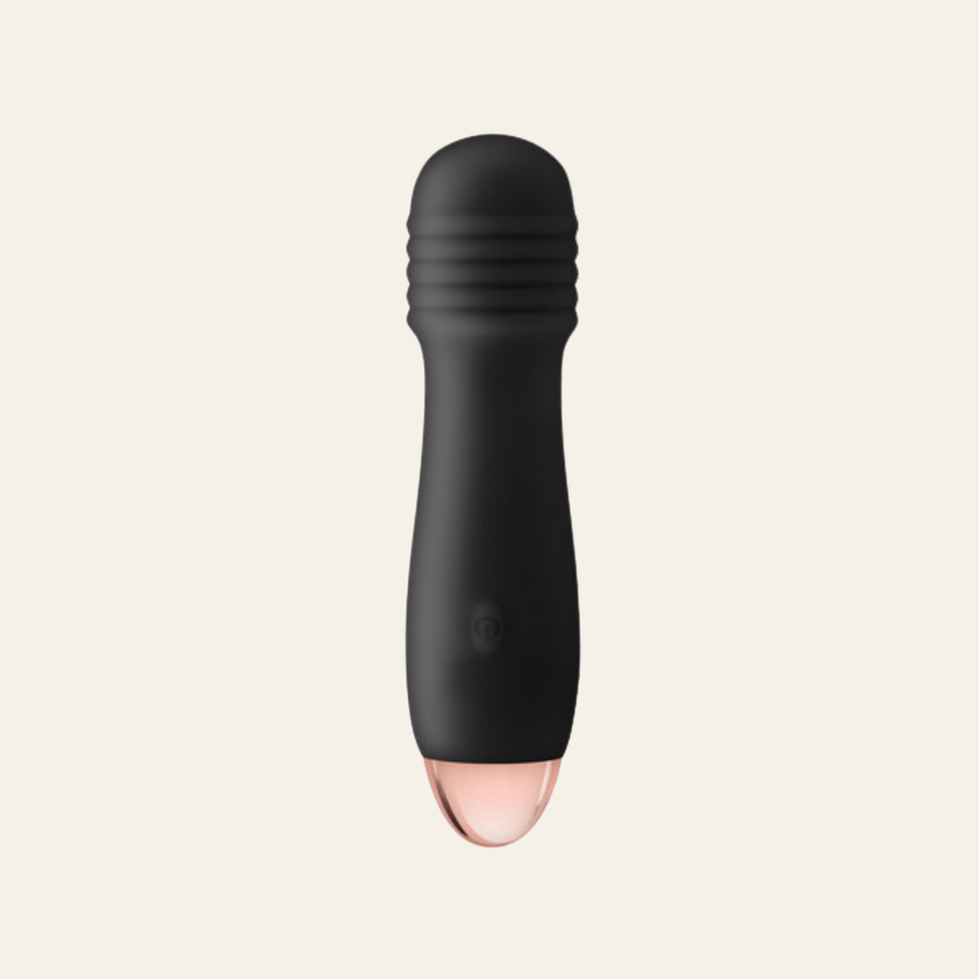 Jouet intime vibrant noir petit mais puissant de la marque My First.