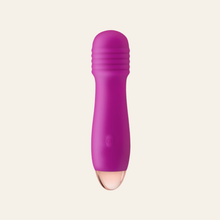 Charger l'image dans la galerie, Mini vibromasseur pour femme stimulant la zone vaginale et point G, idéale pour un premier sextoy.
