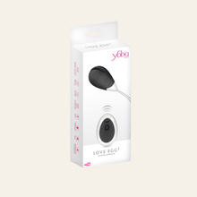 Charger l'image dans la galerie, Un emballage simple et résistant pour votre sextoy Love Egg 2 livré chez vous dans un carton neutre et discret pour que personne sache que vous aimez commander sur notre loveshop en ligne De Hot en Bas.
