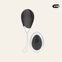 Charger l'image dans la galerie, Oeuf vibrant Love Egg 2 noir de la marque Yoba pour vos moments érotiques avec votre partenaire.
