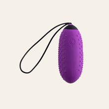 Charger l'image dans la galerie, Les douces vibrations de ce sextoy indispensable se marient parfaitement à tous les scénarios que vous pouvez avoir, que vous désiriez un sextoy doux pour commencer tranquillement votre masturbation ou bien un nouvel objet pour pimenter vos soirées à plusieurs.
