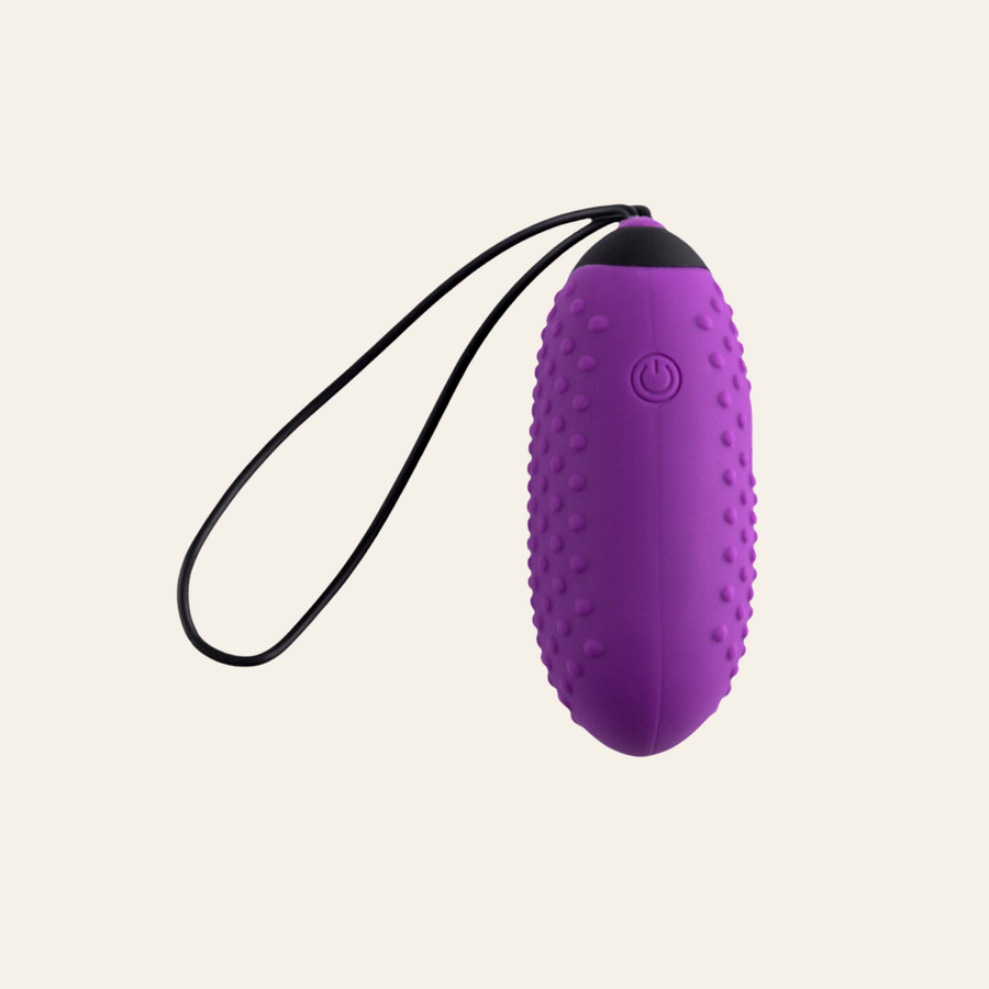 Les douces vibrations de ce sextoy indispensable se marient parfaitement à tous les scénarios que vous pouvez avoir, que vous désiriez un sextoy doux pour commencer tranquillement votre masturbation ou bien un nouvel objet pour pimenter vos soirées à plusieurs.