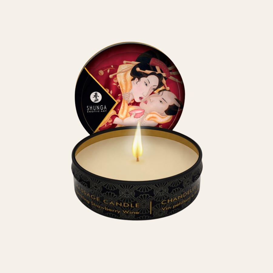A base d'huiles 100% naturelles, la mini bougie de massage Shunga procure une sensation tiède au toucher et laisse la peau douce et soyeuse.