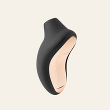 Charger l'image dans la galerie, Stimulateur de la marque Lelo est un sextoy de luxe pour vos moments intimes seule sous la douche.
