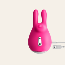 Charger l'image dans la galerie, Énormes avantages, il se recharge par USB et il résiste aux éclaboussures.
