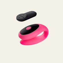 Charger l'image dans la galerie, Plusieurs programmes disponibles pour ce jouet intime pour couple de couleur rose pour femme et homme.
