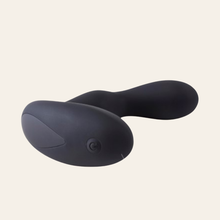 Charger l'image dans la galerie, Le stimulateur de prostate Moving Beads en silicone noir est rechargeable par USB.
