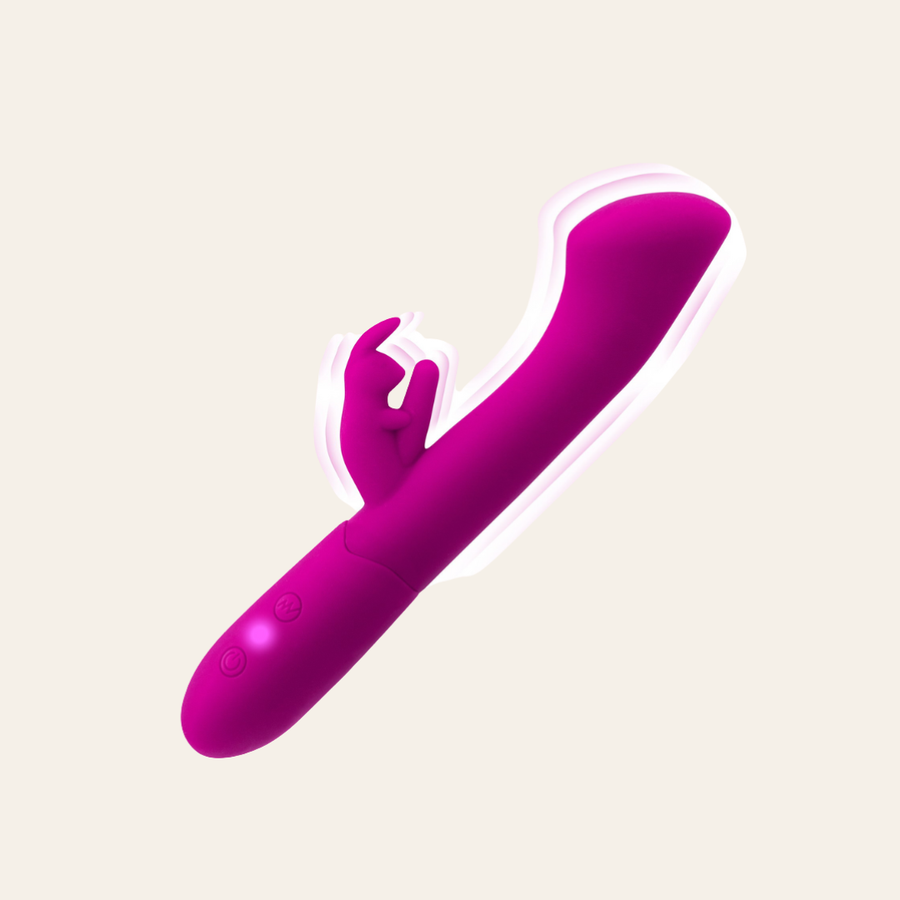 Branchement par USB pour recharger le sextoy puissant rabbit à tête plate en silicone rose.