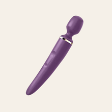 Charger l'image dans la galerie, Le stimulateur wand er woman xxl de couleur violet est chic, il dispose d'un manche très confortable pour une bonne prise en main.
