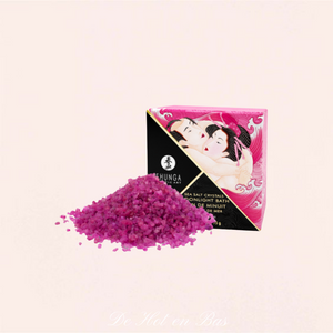 Sel de bain de la gamme Bain de Minuit Shunga au délicieux parfum des roses aphrodisiaques.