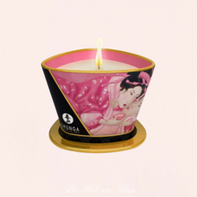 Charger l&#39;image dans la galerie, Bougie de massage non comestible pour massage sensuel au parfum pétales de rose.
