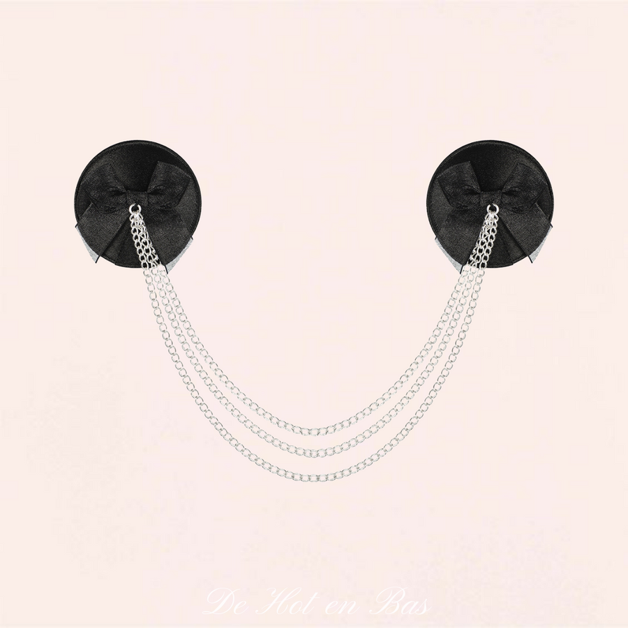 Cache-tétons pour femme avec 3 chaînes qui relie la paire de cache seins.