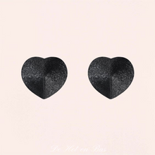 Charger l&#39;image dans la galerie, Achat paire de cache-seins pur femme de coloris noir sexy en forme de coeur pour séduire au maximum votre partenaire.
