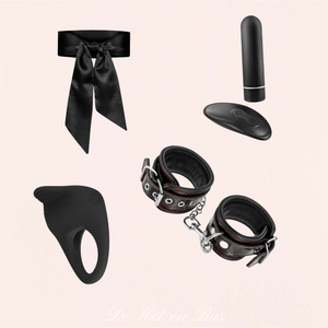 Ce coffret BDSM est composé de menottes en cuir noir, un bullet télécommandé de haute qualité, un bandeau pour les yeux ou attacher les pied et un cockrings vibrants puissants.