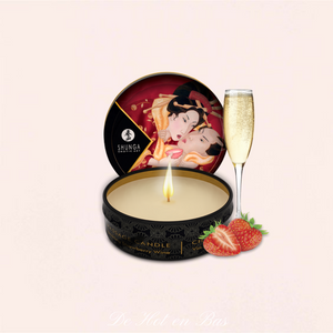 Une bougie Shunga romance parfum vin pétillant à la fraise. Allumez-la, puis profiter de l'huile de massage pour des massages enivrants.