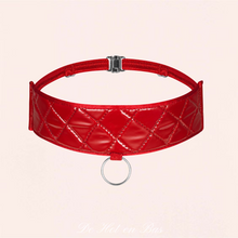 Charger l&#39;image dans la galerie, Vente de collier dans ce coffret Hunteria en tissu brillant rouge de la marque Obsessive.
