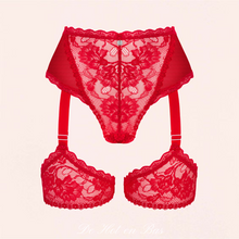 Charger l&#39;image dans la galerie, Achat culotte avec jarretelles en dentelle rouge à motif floral de la marque Obsessive disponible en deux tailles différentes pour femme.
