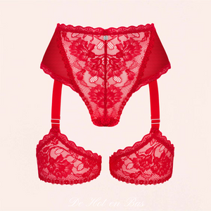 Achat culotte avec jarretelles en dentelle rouge à motif floral de la marque Obsessive disponible en deux tailles différentes pour femme.