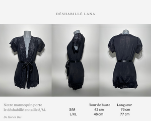Notre mannequin en plastique gris porte le déshabillé noir de la collection Lana. Il est aussi disponible en taille L/XL, n'hésitez à venir découvrir nos mesure pour correctement choisir votre taille.