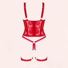 Charger l&#39;image dans la galerie, Votre ensemble de lingerie en dentelle fine rouge Belovya est disponible sur notre site en ligne en taille XS/S, M/L et XL/XXL pour les femmes pulpeuses.
