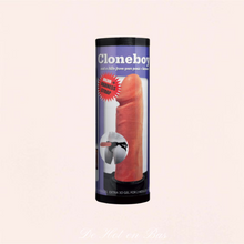 Charger l&#39;image dans la galerie, Cloneboy est un kit super fun pour créer le moulage du sexe de votre partenaire, livré avec un harnais confortable.
