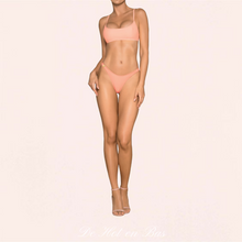 Charger l&#39;image dans la galerie, Le maillot de bain chic et sexy de couleur corail pour femme est disponible à petit prix sur notre site www.dehotenbas.com. Livraison rapide et discrète offerte à partir de 49 euros d&#39;achats.

