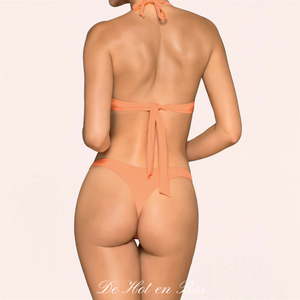 Maillot de bain de couleur corail, orange pour femme. Disponible en taille S, M et L pour une ajustement parfait.