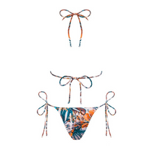 Charger l&#39;image dans la galerie, Galons fins et jolis au motif floral des tropique pour ce maillot de bain pour femme à petit prix.
