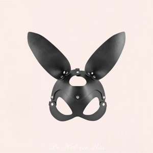 Le masque bunny avec oreilles de lapin est en simili cuir pour un style SM.