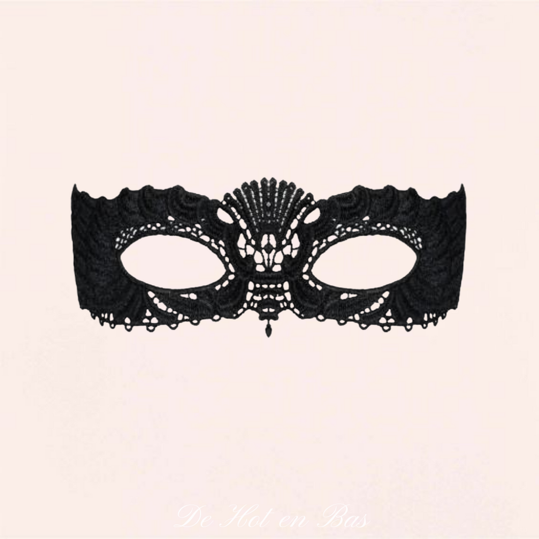 Le masque Léa en broderie souple noir est l'arme ultime pour vos moments érotiques avec votre partenaire.