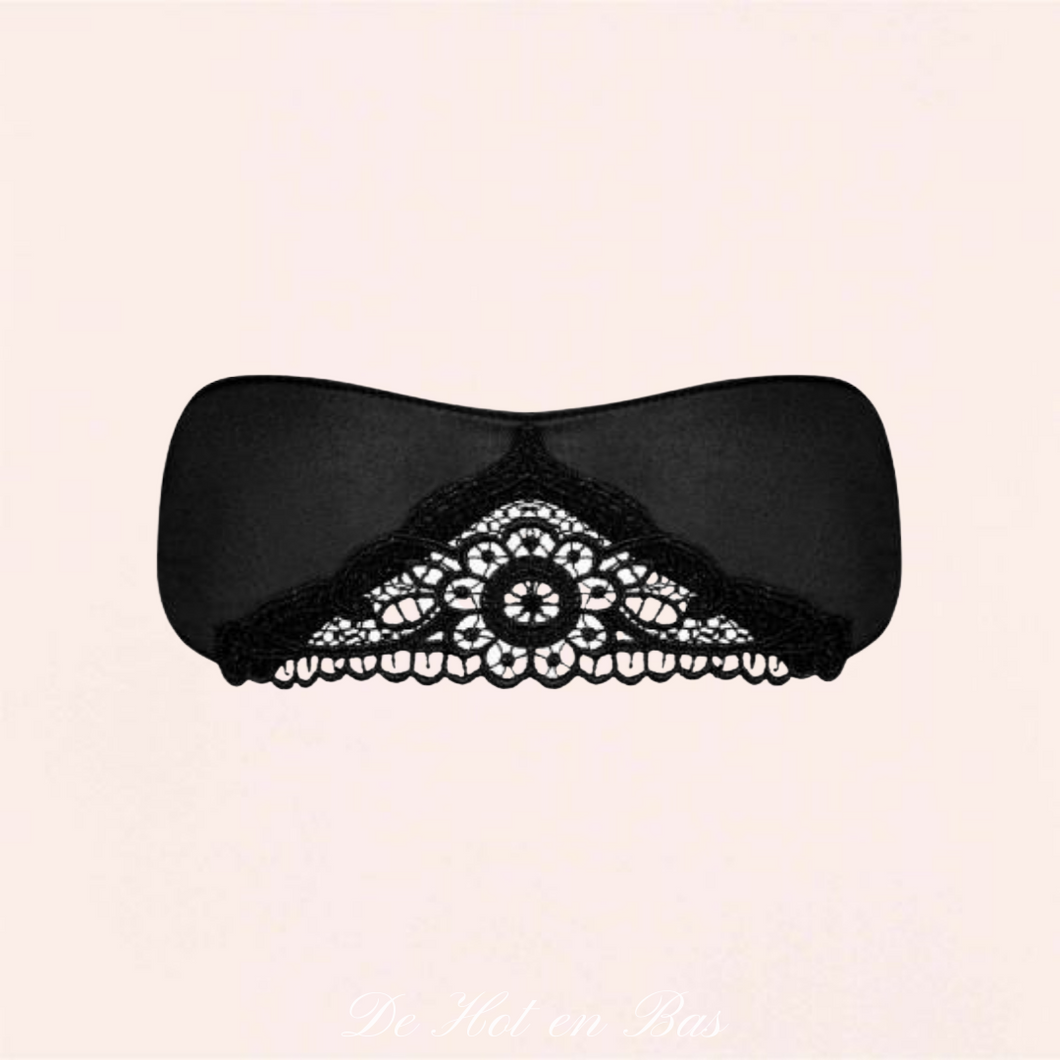 Masque satiné de couleur noir avec une broderie souple pour un design chic et sensuel.