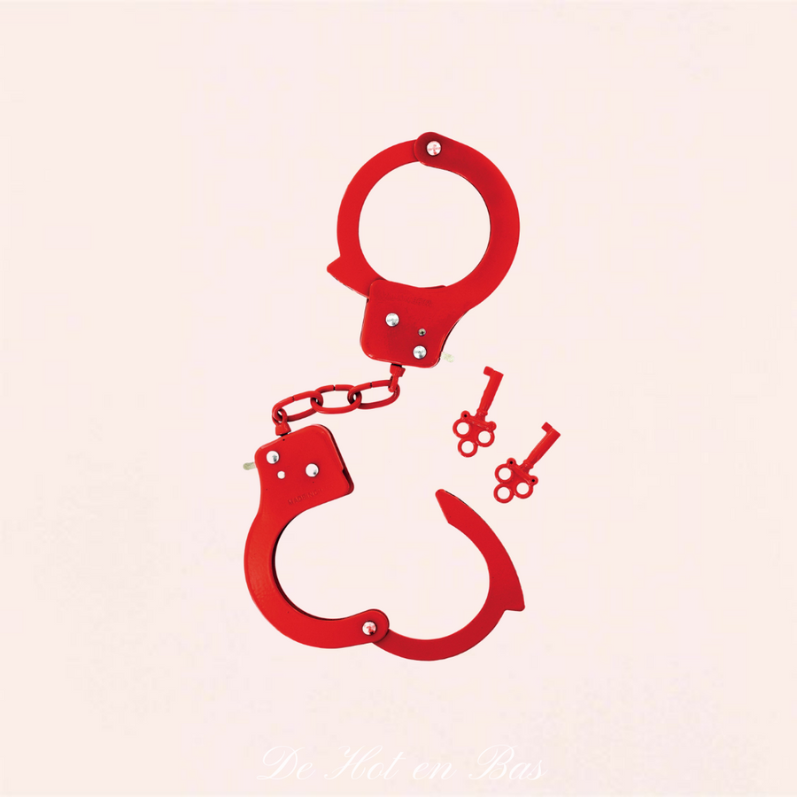 Les menottes Métal Cuffs de couleur rouge sont chic et coquine pour vos moments sensuels avec votre amoureux.