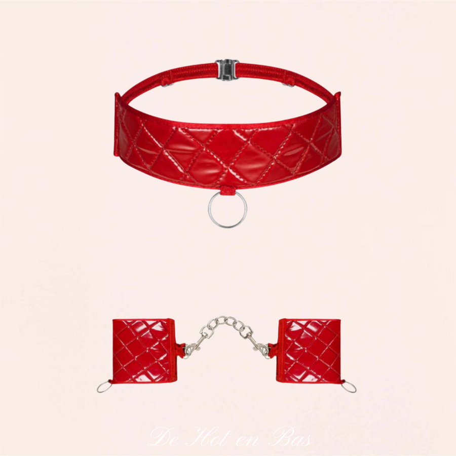 Ensemble chic et érotique ! Un collier et une paire de menottes très coquine dans un tissu confortable rouge brillant il sera parfait de jouer à la soumise ce soir !