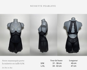 Notre modèle Magda porte la nuisette en taille S/M. La nuisette est disponible en taille S/M et L/XL.