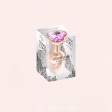 Charger l&#39;image dans la galerie, Le côté chic de ce plug bijou anal doré vient de sa terminaison en forme de coeur sublimé d&#39;un bijou cristal rose.
