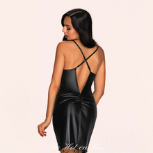 Charger l&#39;image dans la galerie, La robe noire permet plus de fantaisies et de sexy que tous les autres vêtements, vous pourrez arborer un beau décolleté, un dos nu exquis ou encore des strass pour sublimer votre silhouette. Elle vous permet également de porter des accessoires divers pour les assortir facilement à votre tenue.
