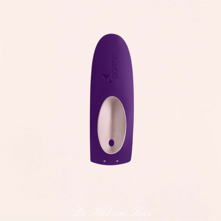 Le stimulateur pour couple violet Partner Plus de la marque Satisfyer est rechargeable avec un câble USB.