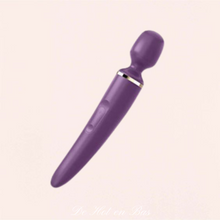 Charger l&#39;image dans la galerie, Le stimulateur wand er woman xxl de couleur violet est chic, il dispose d&#39;un manche très confortable pour une bonne prise en main.
