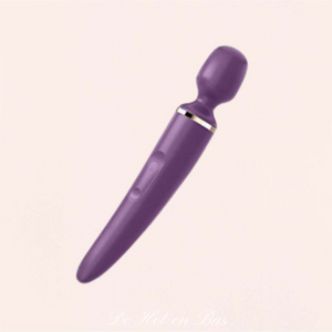 Le stimulateur wand er woman xxl de couleur violet est chic, il dispose d'un manche très confortable pour une bonne prise en main.